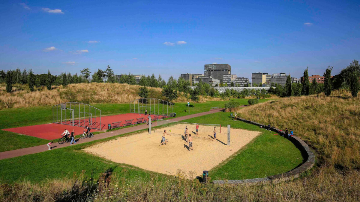 Sport courts in the Krupp Park in Essen, photo by Oberhaeuser