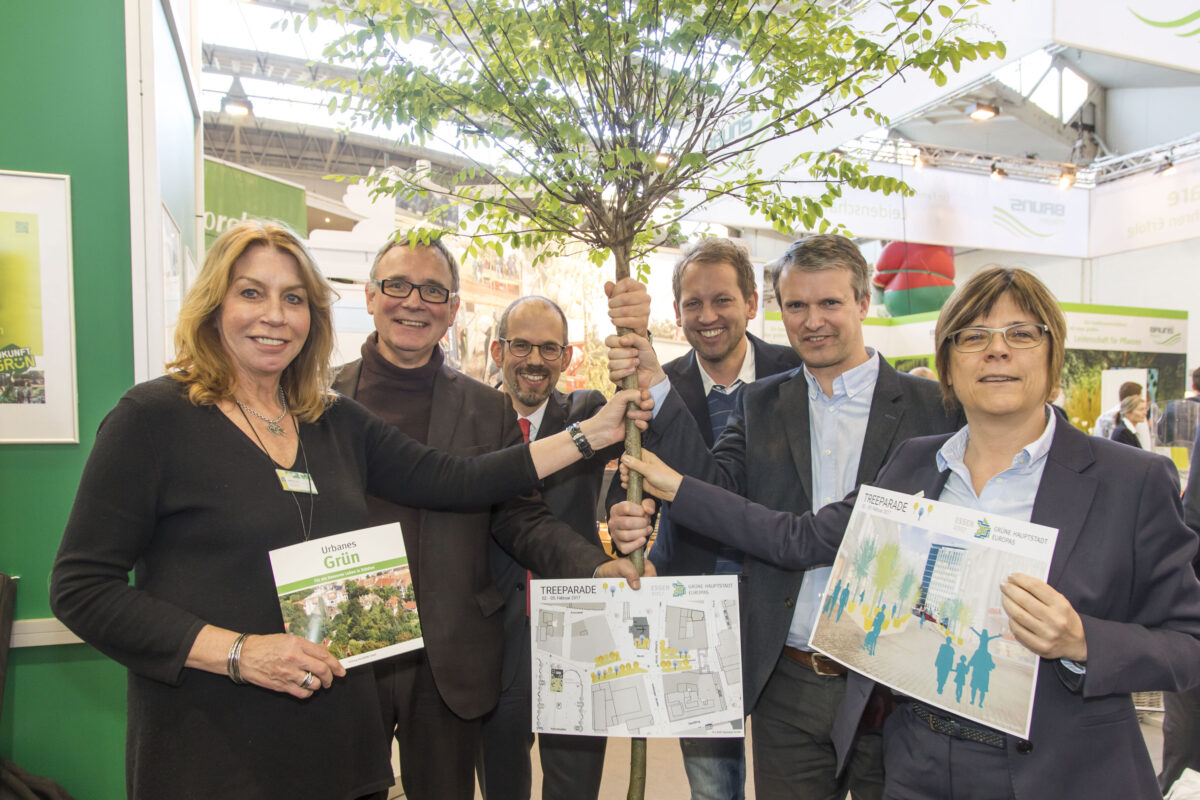 A group photo at the Inauguration of Essen European Green Capital 2017, showing Andreas Kipar and Simone Raskob at IPM