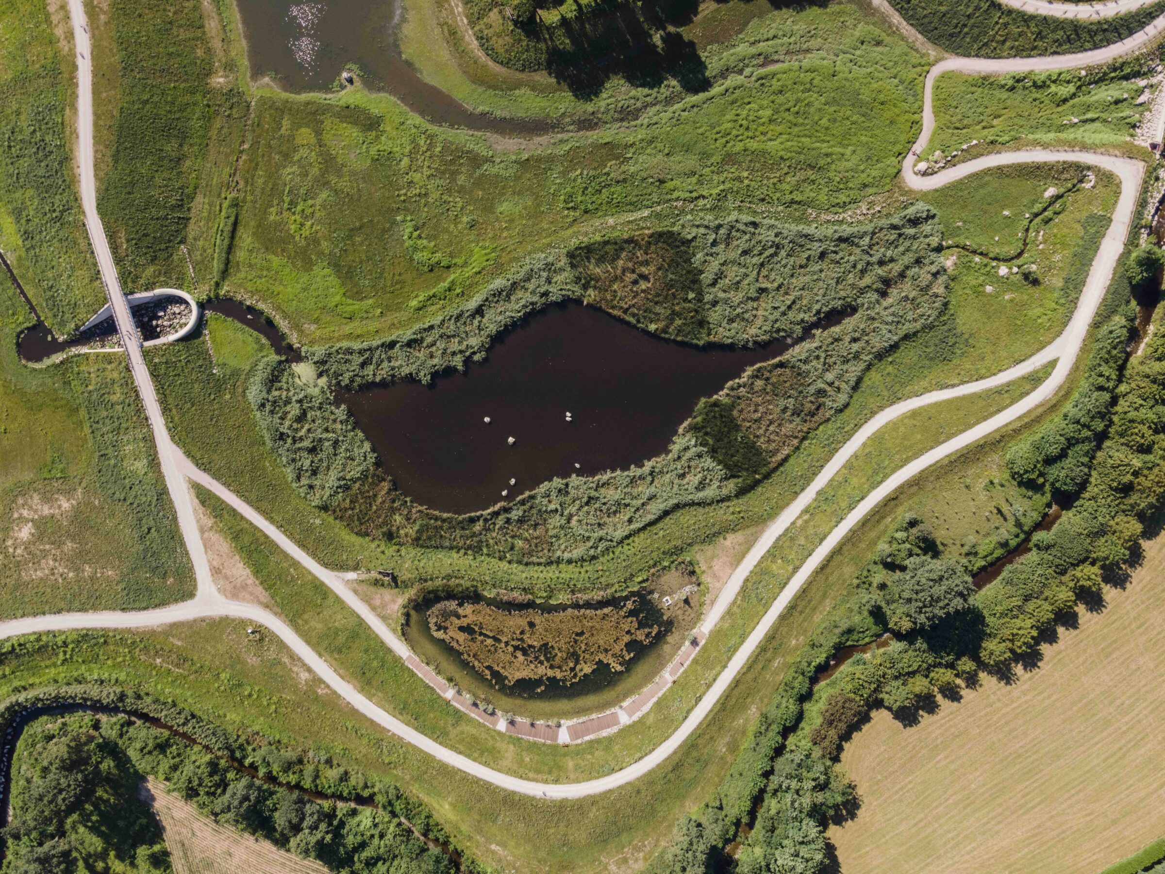 Aerial image of Lura Park with lake and paths