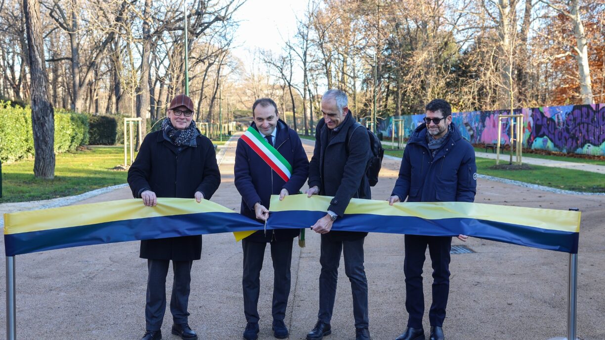 4 men at a ribbon-cutting ceremony